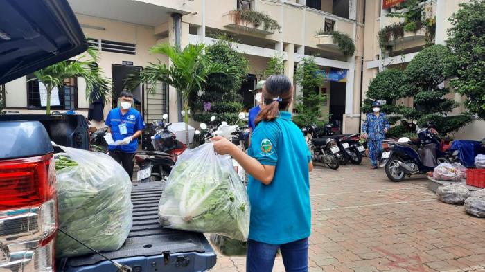 Tặng rau, trứng cho người dân ở địa bàn P.Phước Long A, Phước Long B, chùa Diệu Tràng và UBND các phường Phước Long A, Phước Long B, Phước Bình (ngày 01/09/2021)